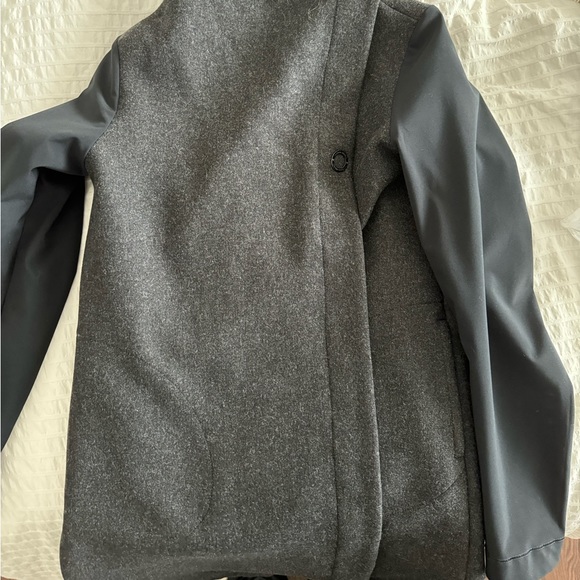 SOLD Lululemon Savasana Softshell - Picture 6 of 7